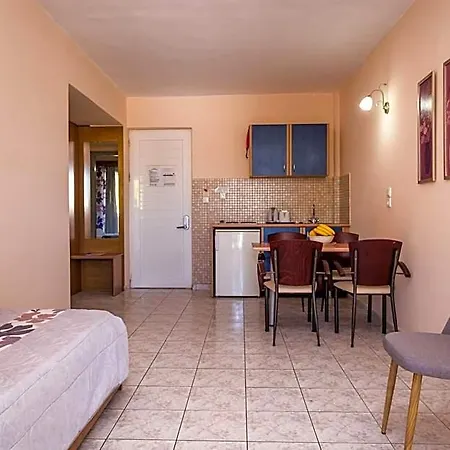 Macedonia Hotel 2*